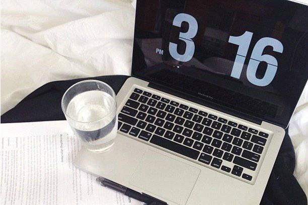 Hướng dẫn tạo ScreenSaver MacOs đồng hồ đẹp cho Macbook 1 screensaver clock mac